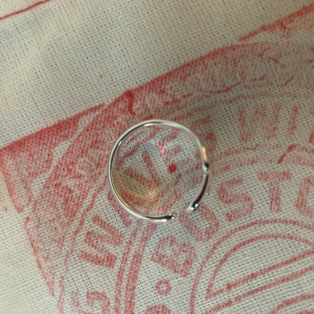 Cape Clasp Coral Ring - Size Small - Picture 4 of 9